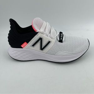 New Balance Women’s Fresh Foam Roav White Black Running Shoes - Size 7